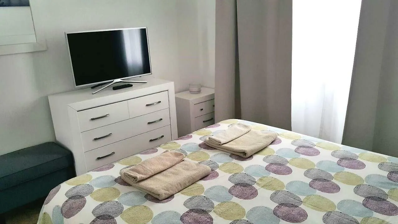 Pearl Daire Puerto del Carmen  İspanya