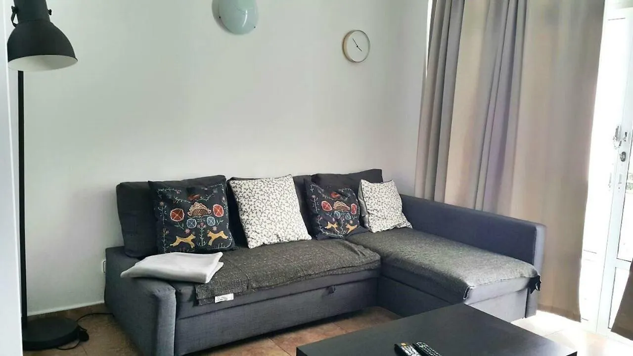 Pearl Daire Puerto del Carmen  İspanya