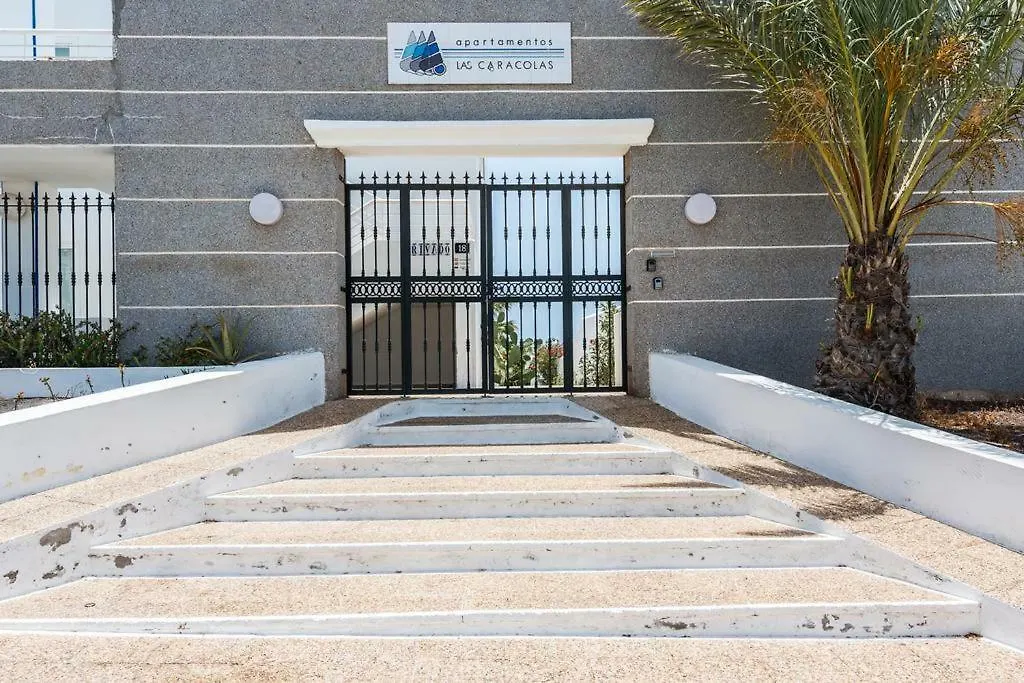 Pearl Daire Puerto del Carmen